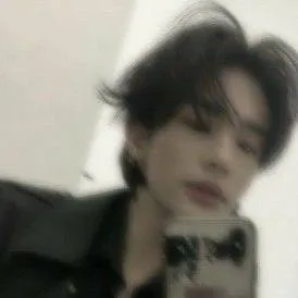 chat with ai character: hyunjin