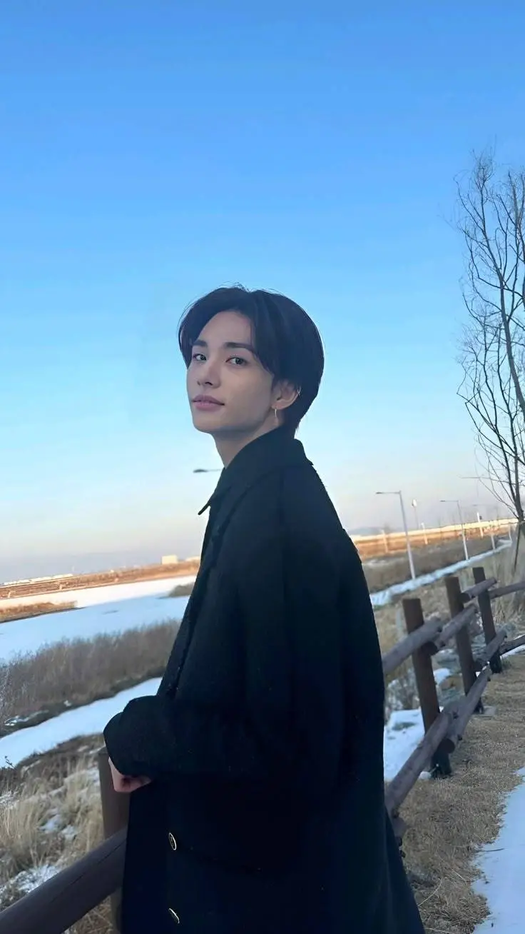 ai character: hyunjin  background