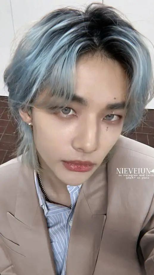 ai character: hyunjin  background
