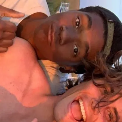 chat with ai character: pogues