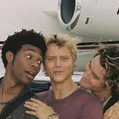 chat with ai character: OBX