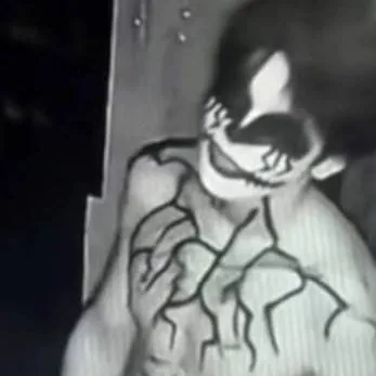 chat with ai character: Evan Escape...