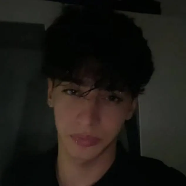 chat with ai character: Xander