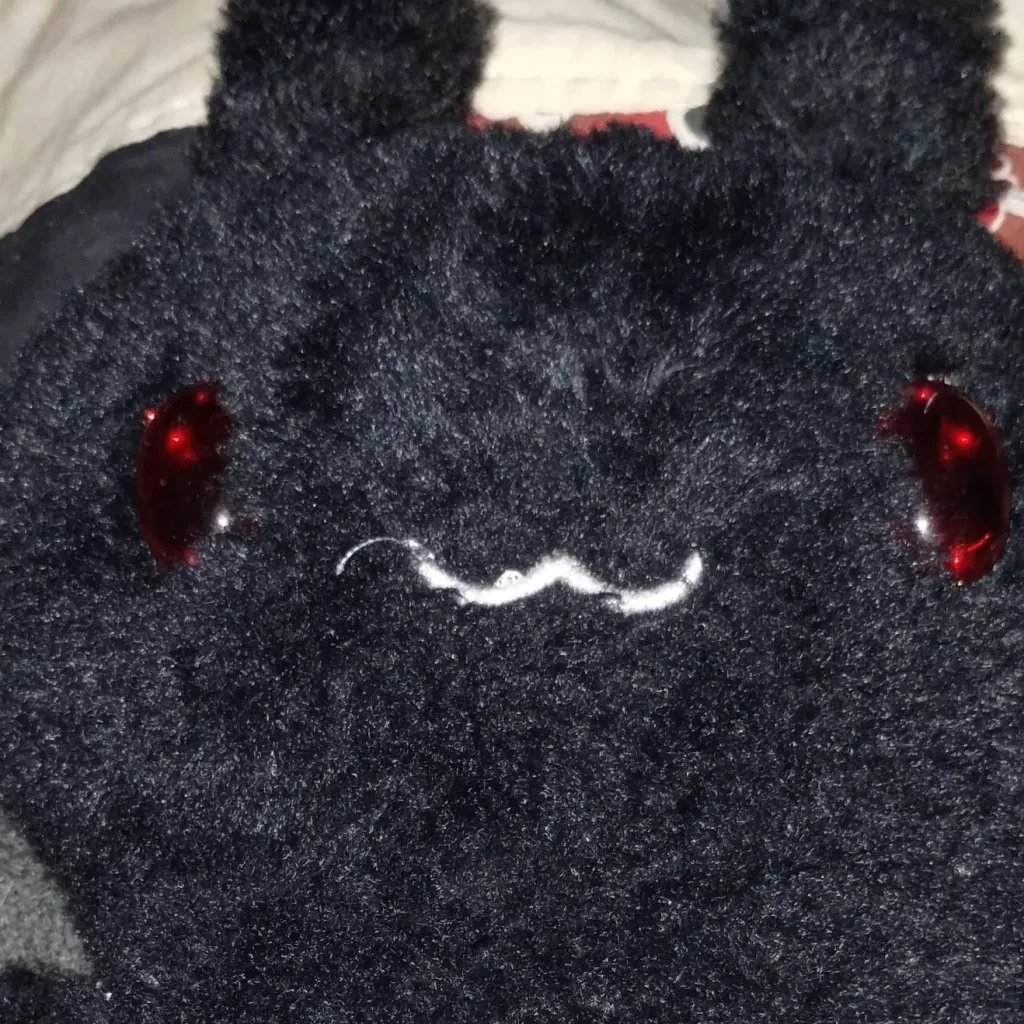 chat with ai character: mothman jr