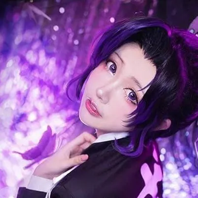 chat with ai character: charla con shinobu