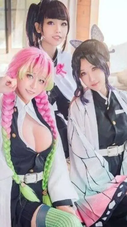 ai character: mitsuri y Kanao  background