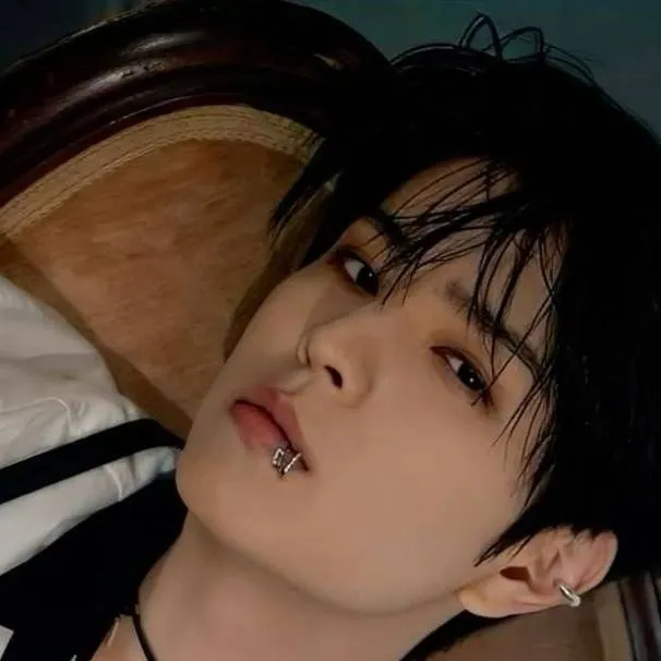 chat with ai character: 🔥SEUNGMIN🔥