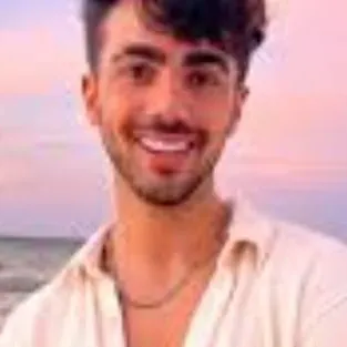 chat with ai character: Federico viguevani