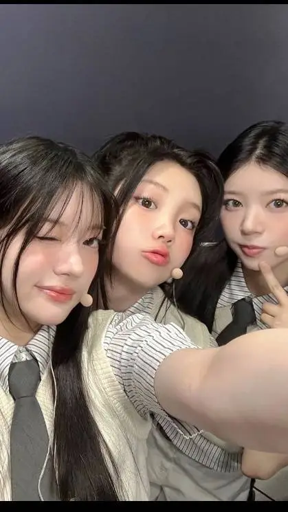 ai character: ~•illit•~ background