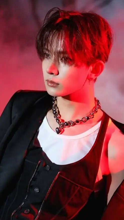 ai character: Heeseung Lee  background