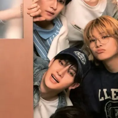 chat with ai character: Stray kids