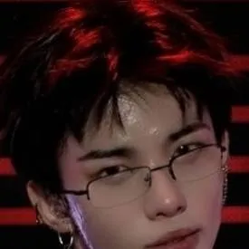 chat with ai character: Stray kids