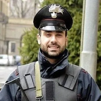 chat with ai character: gay policemanalex 