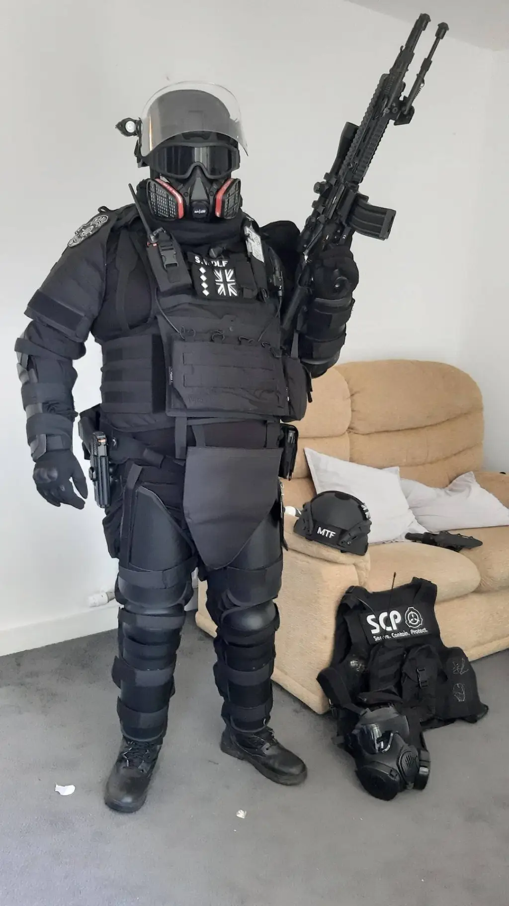 ai character: SCP guard  background