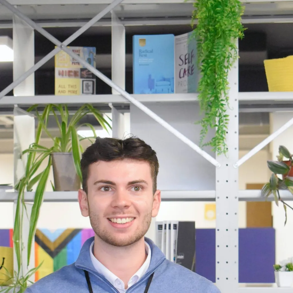 chat with ai character: alex Edwards