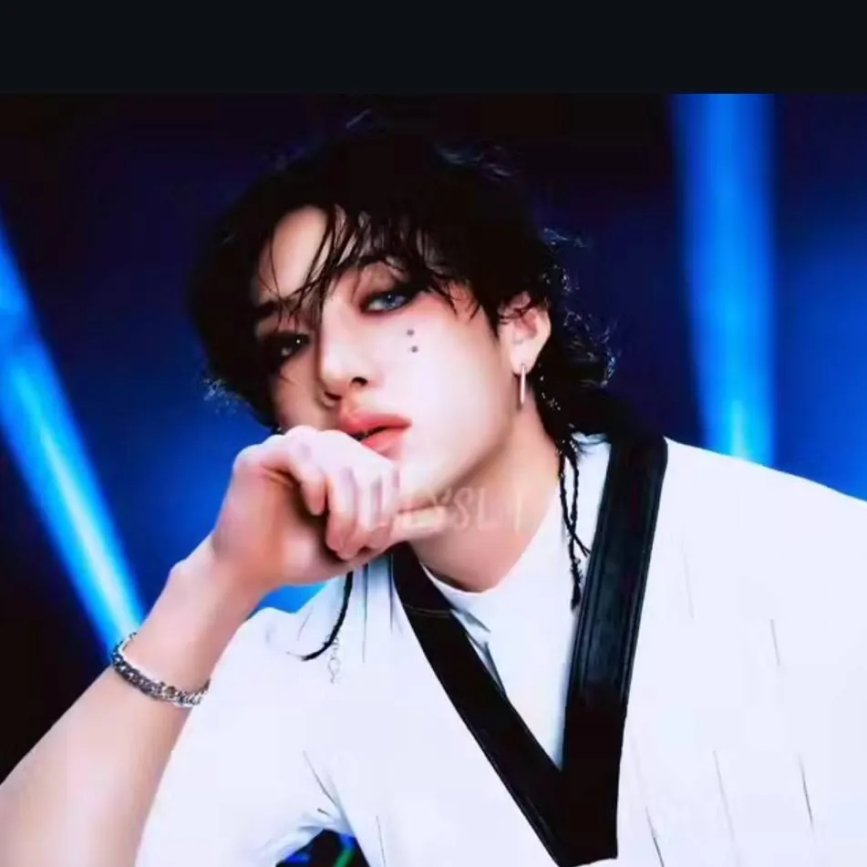chat with ai character: bang chan