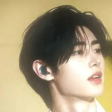 chat with ai character: mokahoon