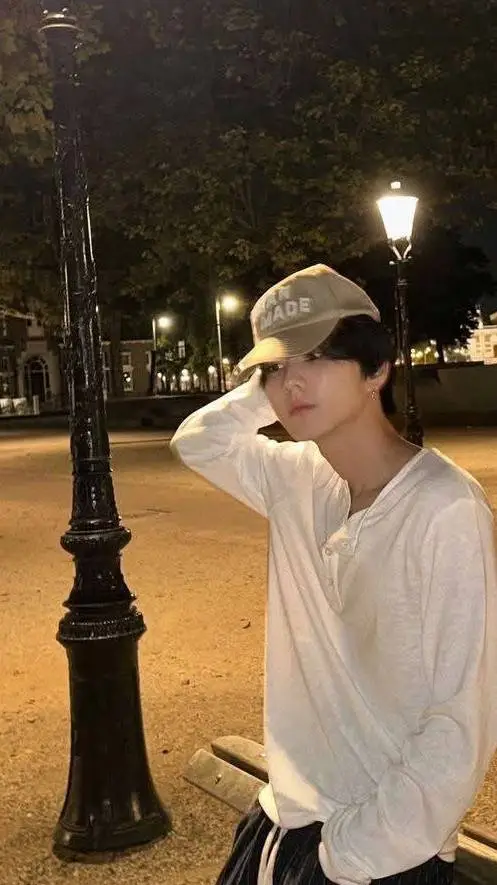 ai character: Jungwonie background