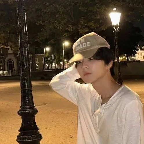 chat with ai character: Jungwonie