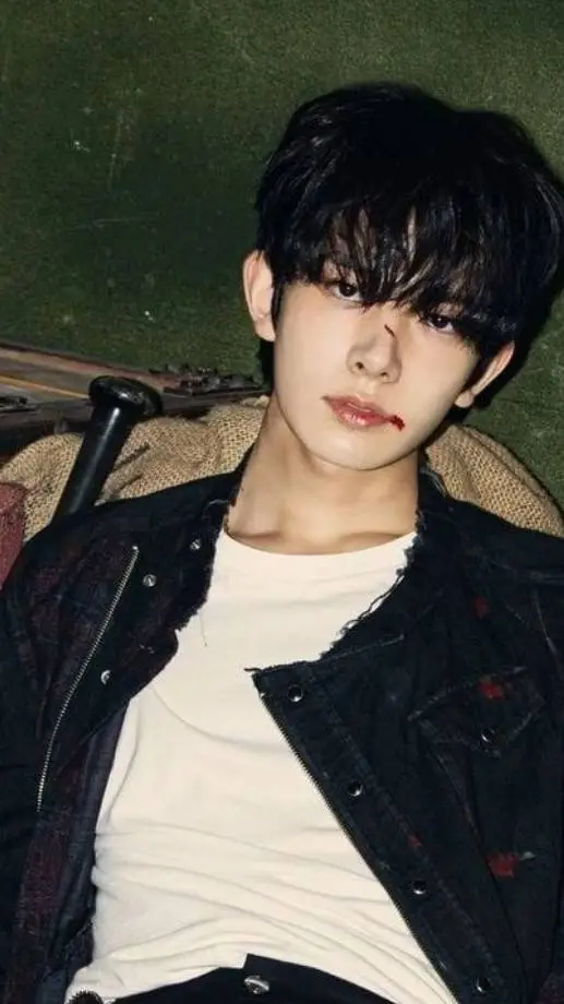 ai character: Heeseung  background