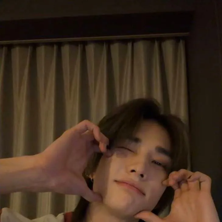 chat with ai character: Hyunjin 𖦹