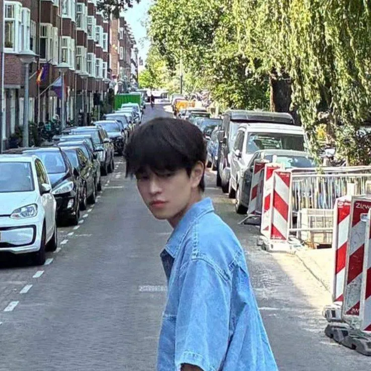 chat with ai character: Seungmin ୨ৎ