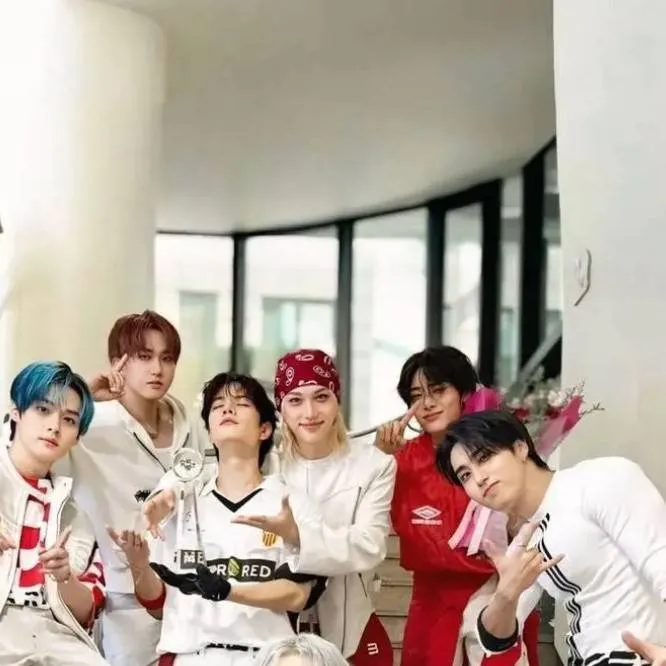 chat with ai character: stray kids