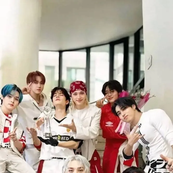 chat with ai character: stray kids