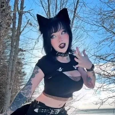 chat with ai character: nixxi