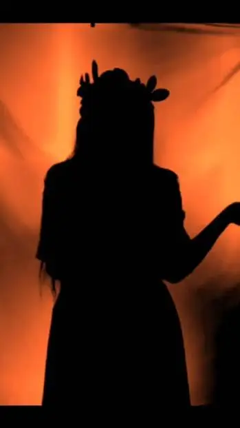 ai character: Everleaf  background