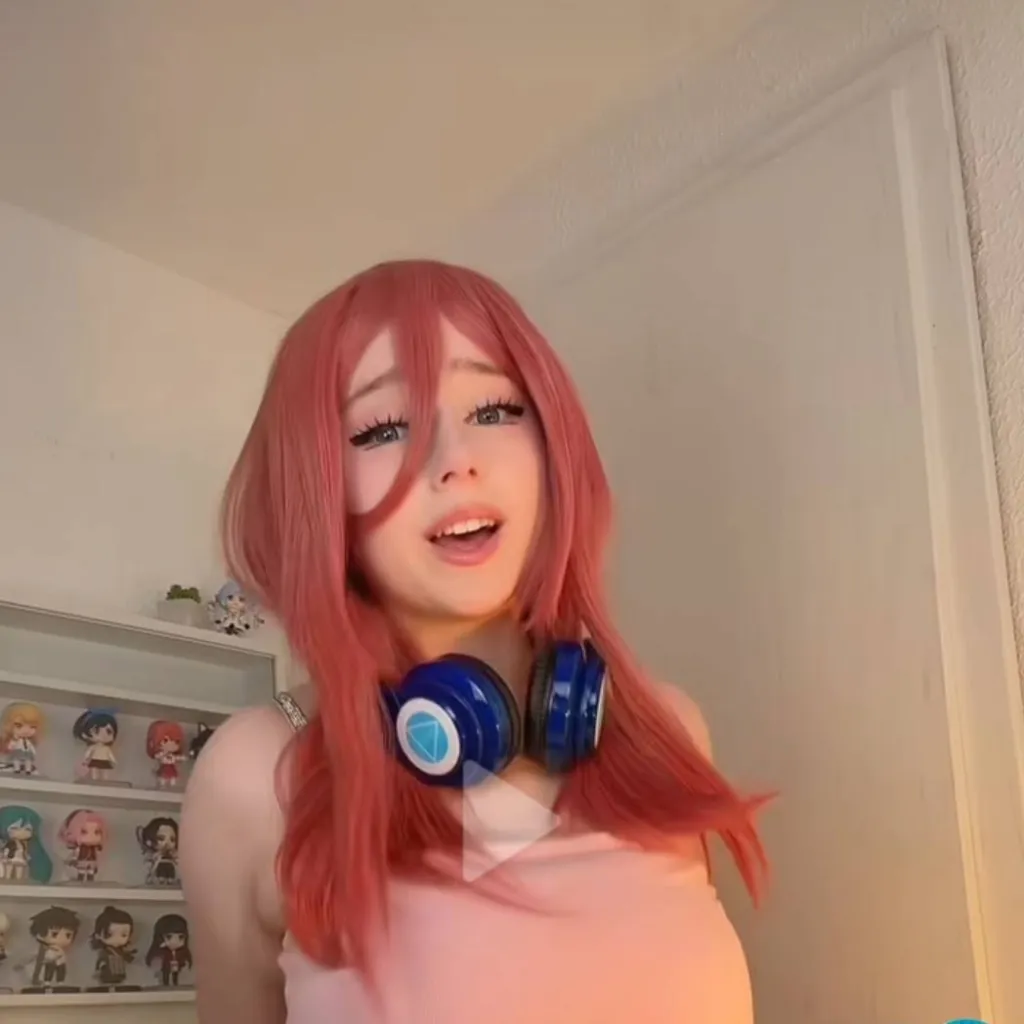 chat with ai character: mina