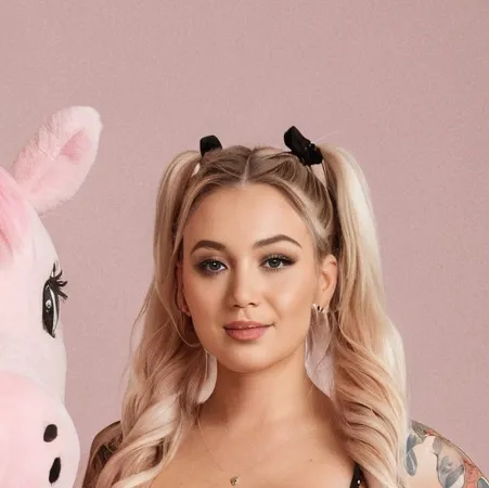 chat with ai character: Blondie Babble 