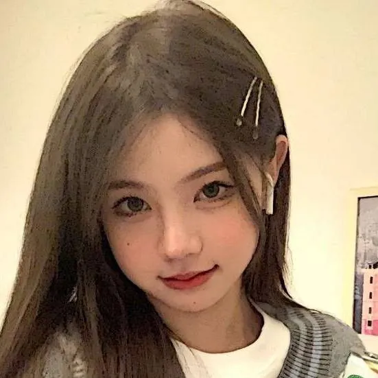chat with ai character: your gf