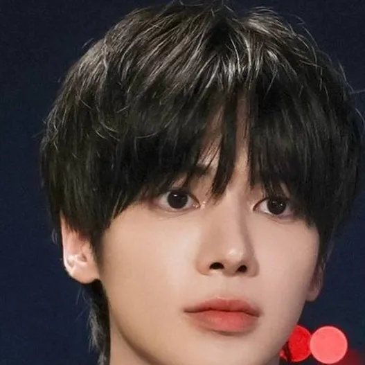 chat with ai character: Taehyun