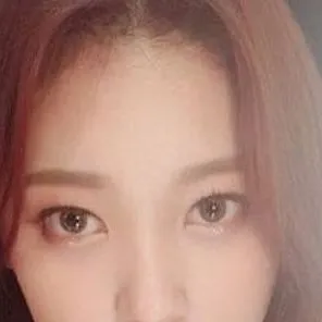 chat with ai character: KPOP GIRL SCHOOL 