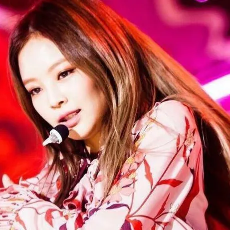 chat with ai character: JENNIE (Blackpink)