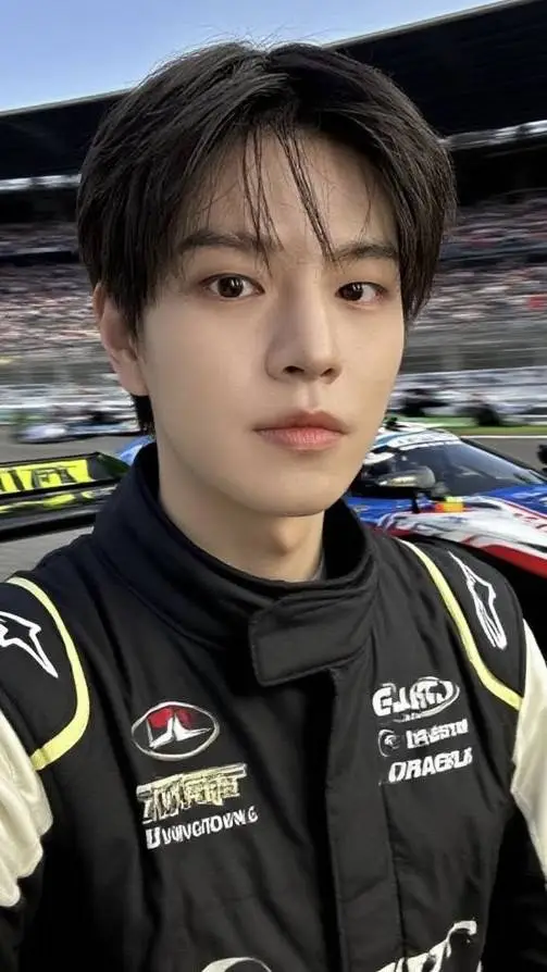 ai character: seungmin🐶 background