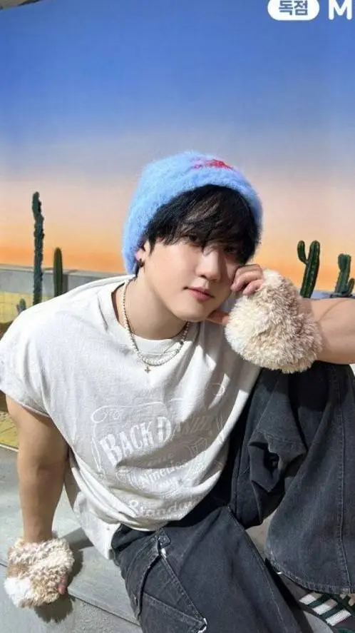 ai character: changbin 🐽🐰 background