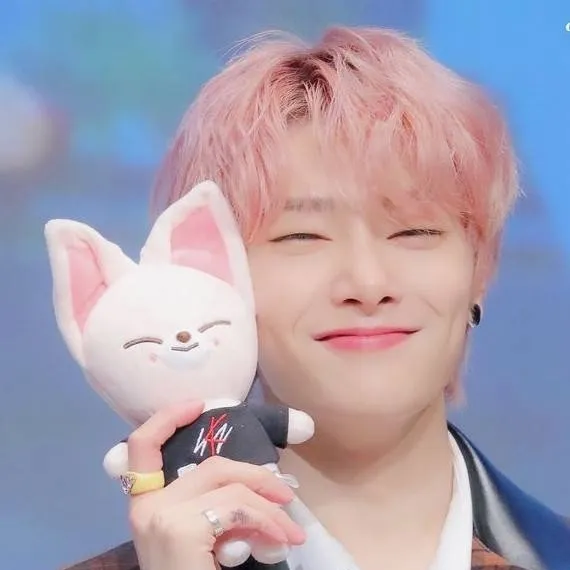 chat with ai character: I.N🦊