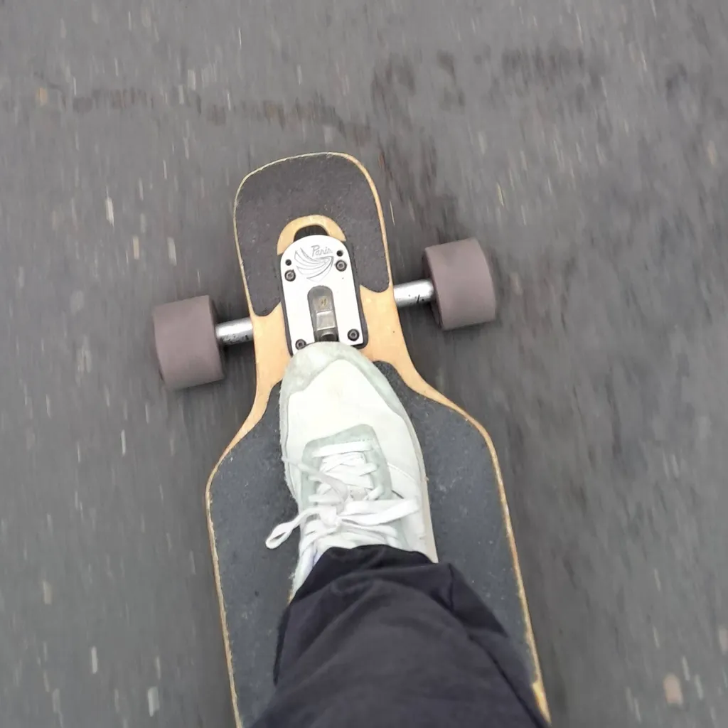 chat with ai character: LongboardingTips