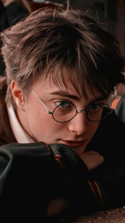 ai character: ✪•🧙‍♂️Harry P background