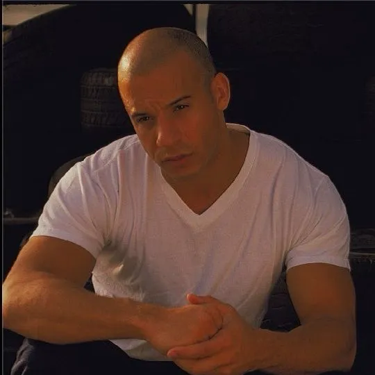 chat with ai character: Dominic