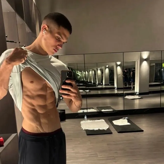 chat with ai character: Dominic Romanov