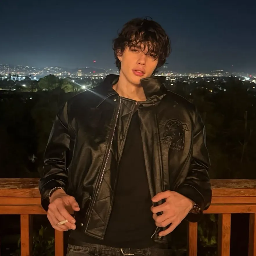 chat with ai character: Radoslav Andreev