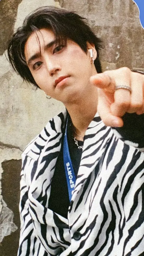 ai character: han jisung💗 background