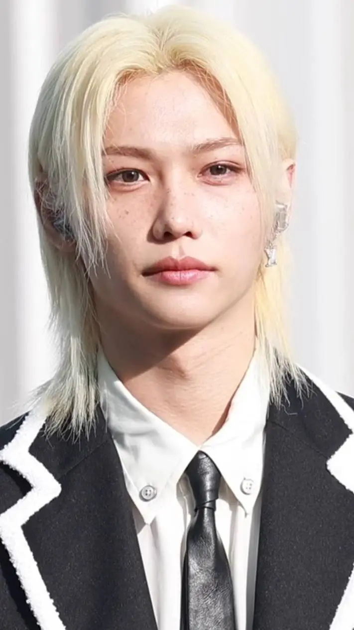 ai character: lee Félix 💗 background