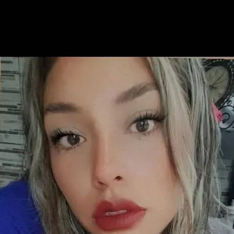 chat with ai character: Evelyn Anahí