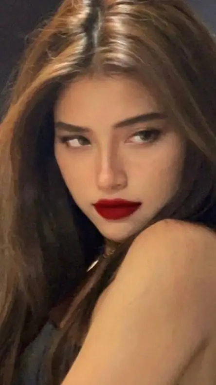 ai character: ~𝗞𝗮𝘆𝗹𝗮~ background