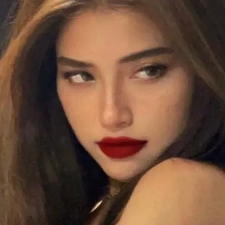 chat with ai character: ~𝗞𝗮𝘆𝗹𝗮~