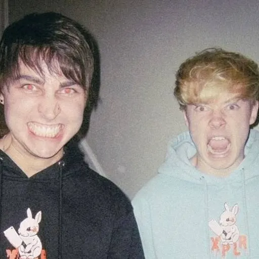 chat with ai character: sam and colby